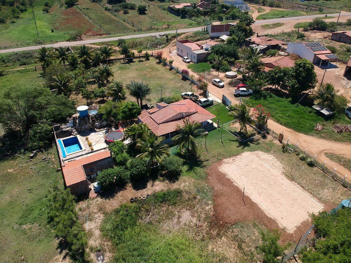 Vista aérea da chácara e da estrada de acesso